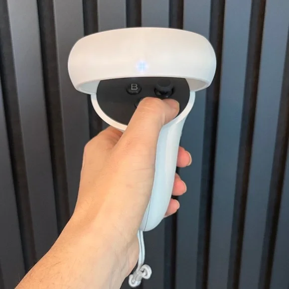 New Pair of Original Oculus 2 Controllers - Picture 6 of 6